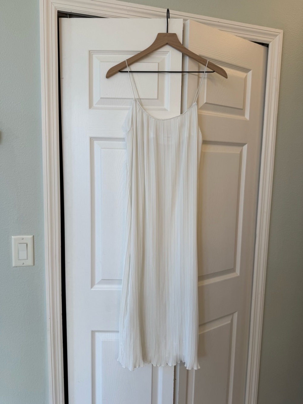 Good American Always Fits
Plessé Slip Dress in Ivory S - Picture 3 of 6